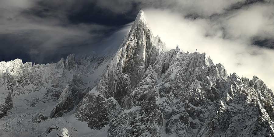 An example ultra-high-resolution mountain photo from VAST.